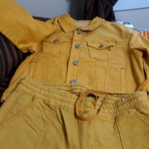 Pant suit with shirt